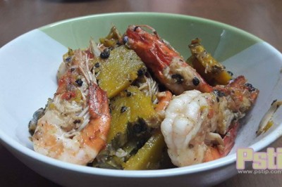 กุ้งแม่น้ำผัดฟักทองพริกไทยดำ อาหารภาคใต้