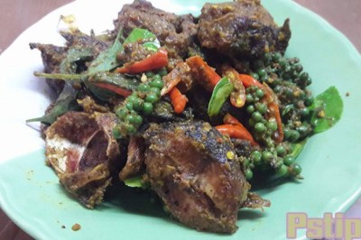 ผัดเผ็ดปลาดุกทอดกรอบ อาหารภาคใต้