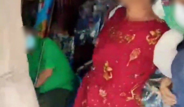 มะนาวเรียกพี่! มนุษย์ป้าเมากร่าง สร้างความเดือดร้อนให้คนอื่น ก่อนท้าตำรวจจับกูสิ