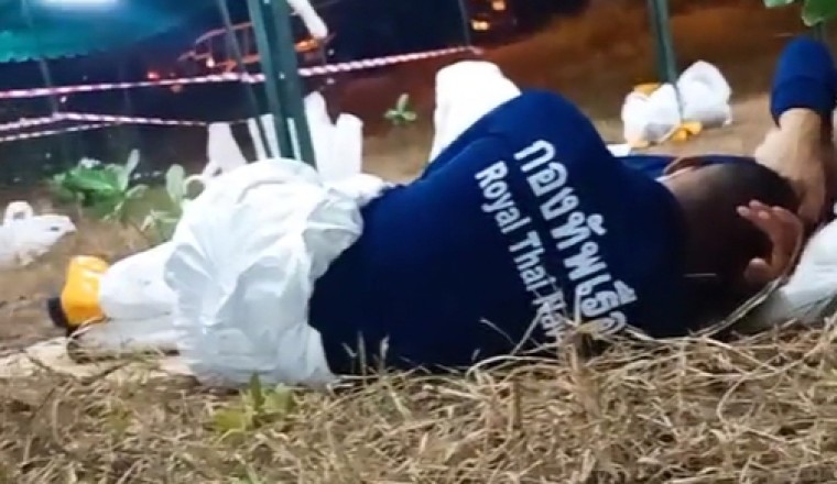 เปิดภาพทีม เก็บกู้คราบน้ำมัน นอนกลางดินกินกลางทราย ทำภารกิจรับใช้ประชาชน