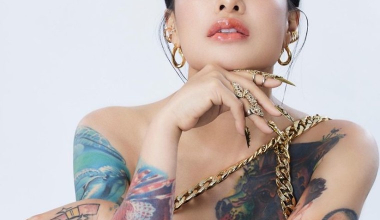 อันตราย! พิมรี่พาย โชว์ขึ้นรถโฟล์คลิฟท์สุดเสียว เจอชาวเน็ตเตือน แบบนี้ผิดกฎหมาย!