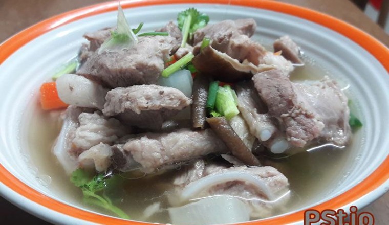 ซี่โครงหมูต้มหัวไชเท้ากับเห็ดหอม อาหารภาคกลาง