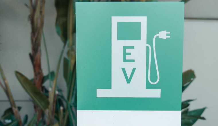 รถ EV บนเส้นทางที่สดใส