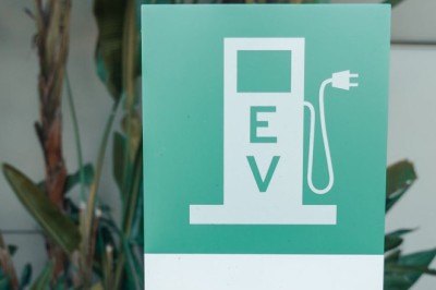 รถ EV บนเส้นทางที่สดใส