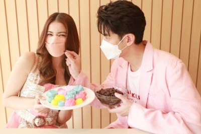 ‘แชป–เกรซ’ จูงมือทำ “ช็อกโกแลต” เซอร์ไพรส์วาเลนไทน์