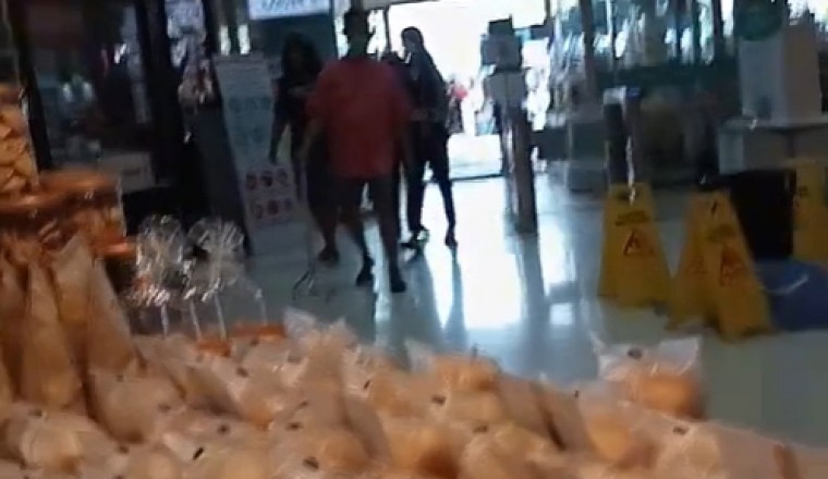 สุดซึ้ง! พ่อกลัวลูกจะ อดข้าว เลยมาหาเซอร์ไพรส์แบบนี้ ทำเอาชาวเน็ตน้ำตาแตก