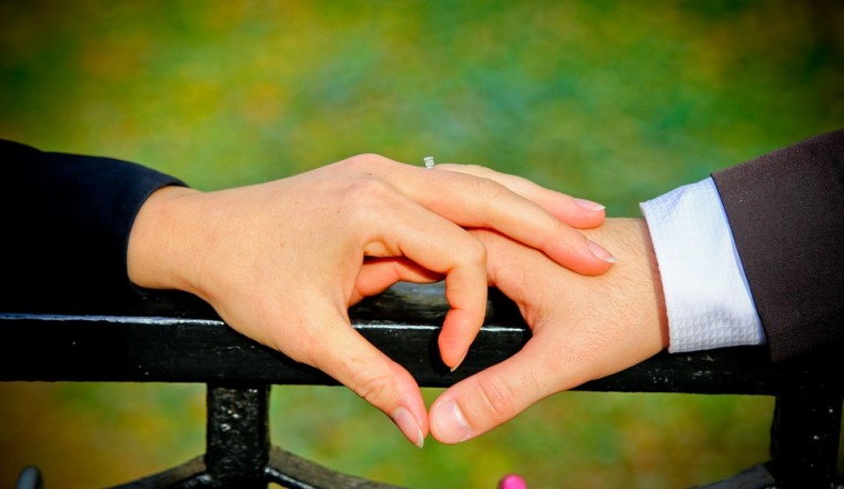 เช่าแฟนทิพย์ ไหว้สิ่งศักดิ์สิทธิ์ ปัดแอปหาคู่ 3 กิจกรรมคนโสดอยากทำ วาเลนไทน์