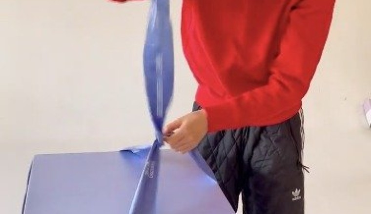 จองโฮยอน แกะกล่องของขวัญสุดเซอร์ไพรส์ที่ได้รับจากเจนนี่ BLACKPINK