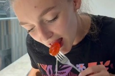 สาวรัสเซีย รีวิวไข่เค็มไชยา ชาวเน็ตไทยกุมขมับ You ต้องล้างก่อน Don’t eat แบบนั้น