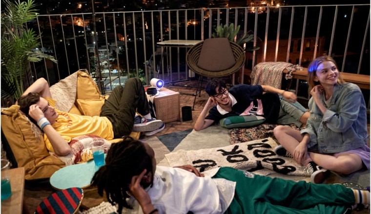 5 เหตุผล ทำไม The Freestyle โปรเจคเตอร์พกพาจากซัมซุง ถึงเป็นแก็ดเจตสุดคูลแห่งปี 2022