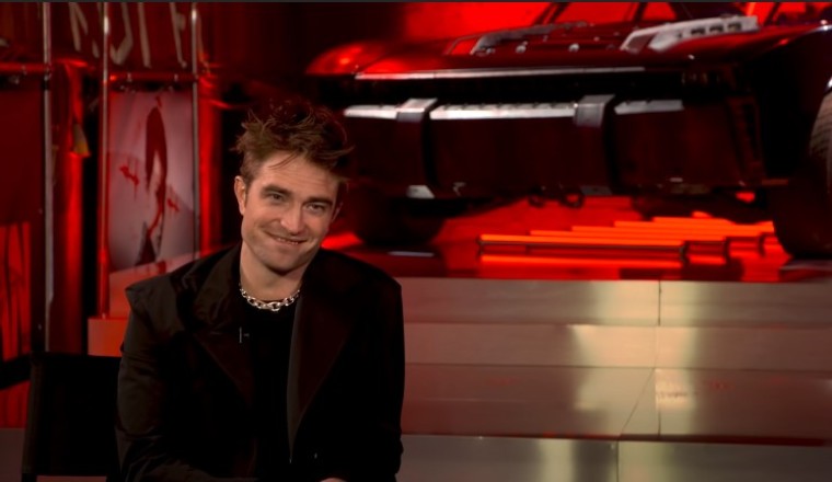 แบทแมน หรือ แมวขโมย โรเบิร์ต แพททินสันขโมยถุงเท้า ในกองถ่าย THE BATMAN จนค่ายหนังกุมขมับ