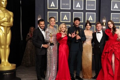 ภาพยนตร์ “CODA” ของ Apple ชนะรางวัลภาพยนตร์ยอดเยี่ยมแห่งปีจากเวทีออสการ์