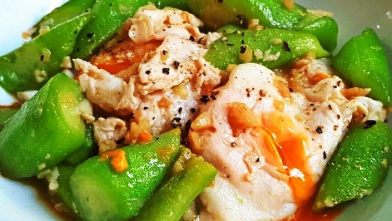 ผัดบวบใส่ไข่ยางมะตูม อาหารจานเดียว