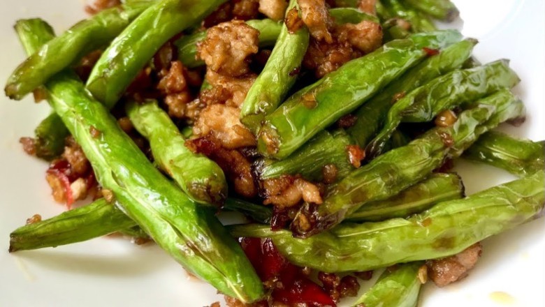 ผัดถั่วแขกใส่ไก่สับ อาหารจานเดียว