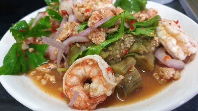 ยำมะเขือยาวเผากุ้งสด อาหารจานเดียว