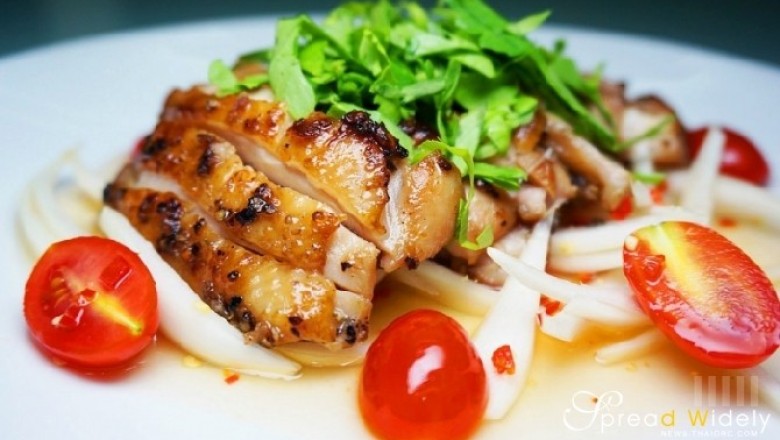 ยำสันในไก่ย่าง อาหารจานเดียว