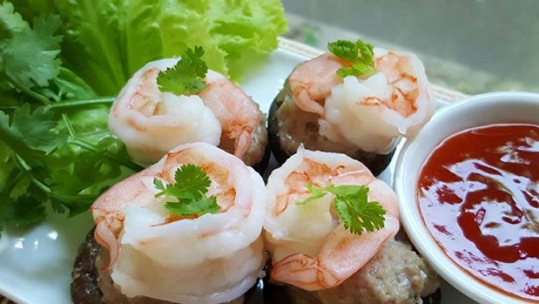 เห็ดหอมนึ่งหน้ากุ้ง อาหารจานเดียว