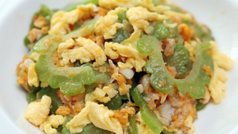 มะระขี้นกผัดไข่เค็มกระเทียมโทนดอง อาหารเพื่อสุขภาพ