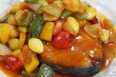 ปลาอินทรีทอดซอสเปรี้ยวหวาน อาหารเพื่อสุขภาพ