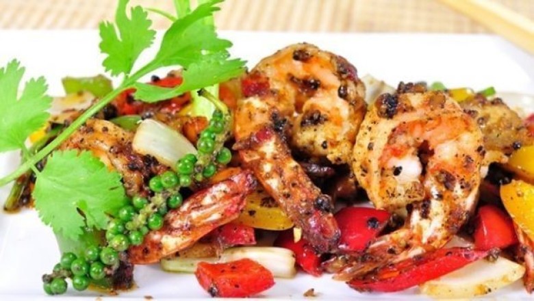 กุ้งผัดพริกไทยดำ