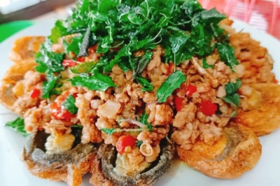 ไข่เยี่ยวม้ากะเพรากรอบ อาหารจานเดียว