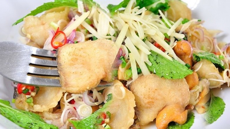 ยำปลาช่อนทอดกรอบ อาหารจานเดียว