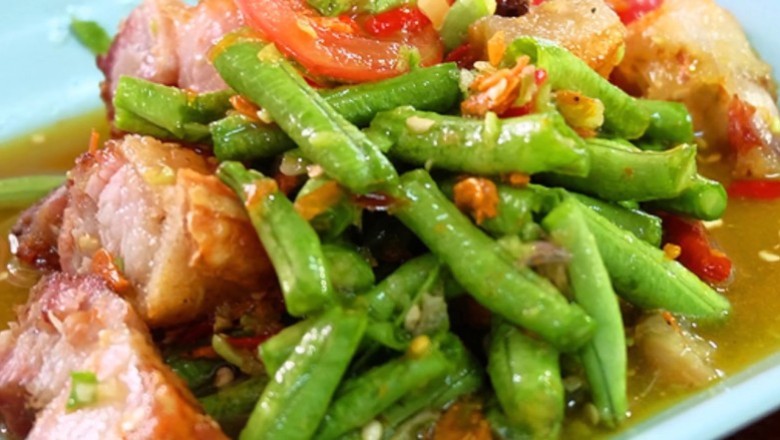 ตำถั่วหมูกรอบ อาหารจานเดียว