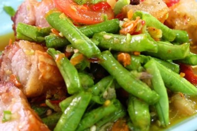 ตำถั่วหมูกรอบ อาหารจานเดียว