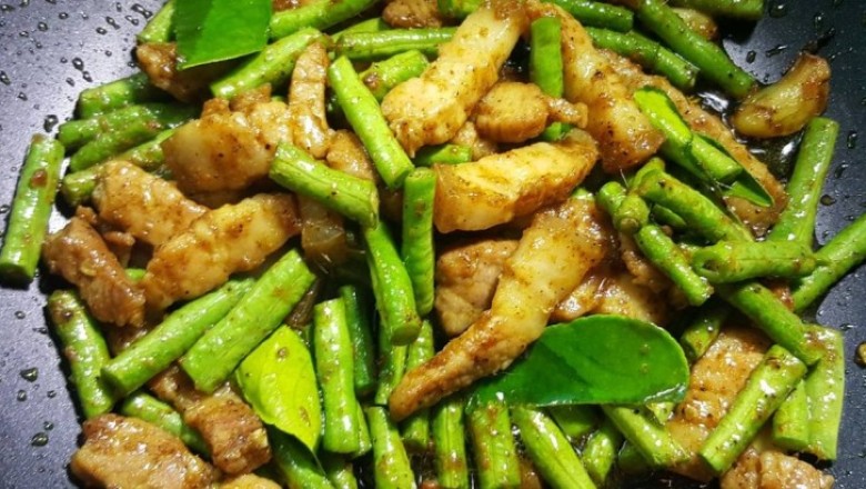 ผัดเผ็ดถั่วฝักยาวกับหมู อาหารภาคใต้