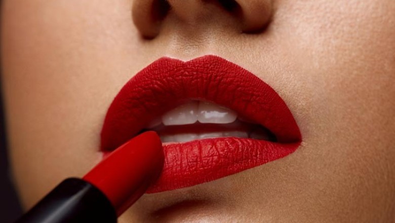 เปรี้ยวซ่ากว่าใครด้วยการทาปากสีคล้ำ