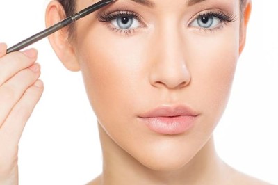 เติมคิ้วให้สวยเต็มในสามขั้นตอน