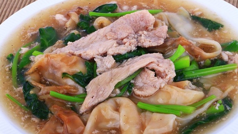 ราดหน้าหมู อาหารจานเดียว