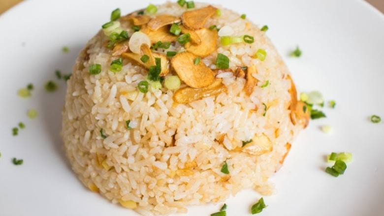 ข้าวผัดกระเทียม อาหารจานเดียว