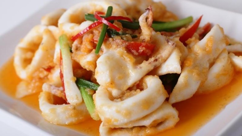 ปลาหมึกผัดไข่เค็ม อาหารจานเดียว