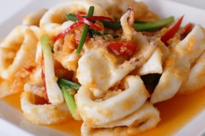 ปลาหมึกผัดไข่เค็ม อาหารจานเดียว