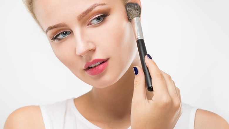 10 วิธีช่วยให้อ่อนเยาว์ด้วยเมคอัพ