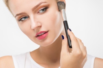 10 วิธีช่วยให้อ่อนเยาว์ด้วยเมคอัพ