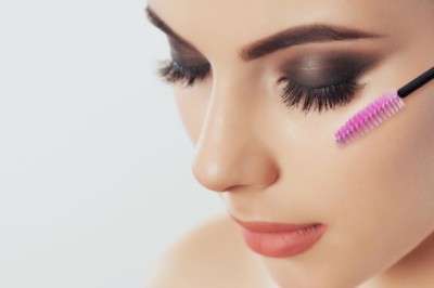 เคล็ดลับกระตุ้นขนตาให้งอนยาว