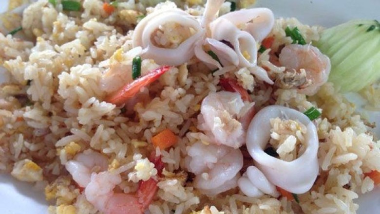 ข้าวผัดทะเล อาหารจานเดียว
