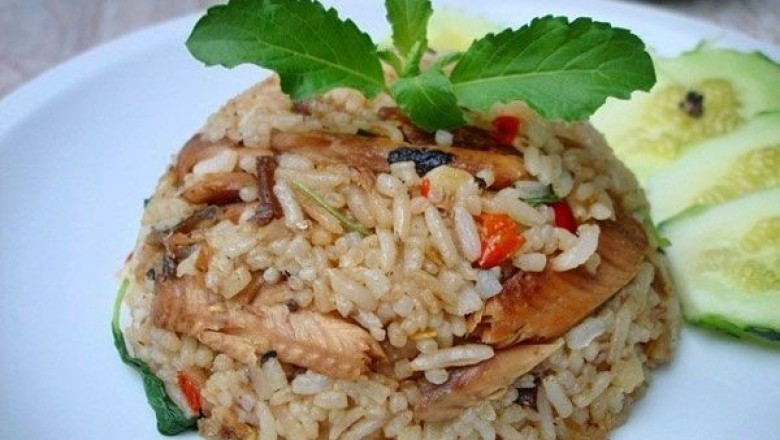 ข้าวผัดปลากระป๋อง อาหารจานเดียว