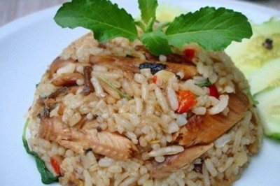 ข้าวผัดปลากระป๋อง อาหารจานเดียว