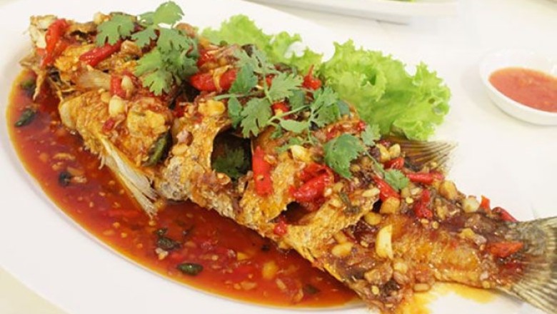 ปลากระพงราดพริก อาหารจานเดียว