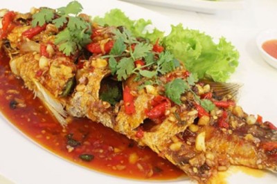 ปลากระพงราดพริก อาหารจานเดียว