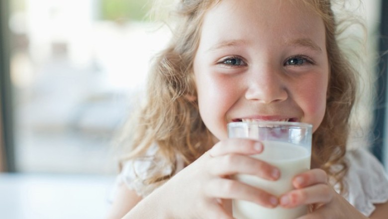 ถึงเวลาแล้วหรือยังที่จะให้ลูกน้อยดื่มนมจากแก้ว