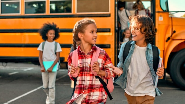 สะพานเชื่อมระหว่างบ้านกับโรงเรียน