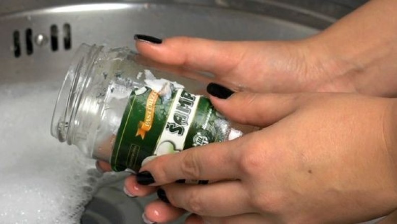 เคล็ดลับแกะฉลากที่ติดอยู่บนภาชนะ