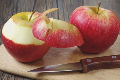วิธีการปอกเปลือกแอปเปิ้ลไม่ให้ดำคล้ำ