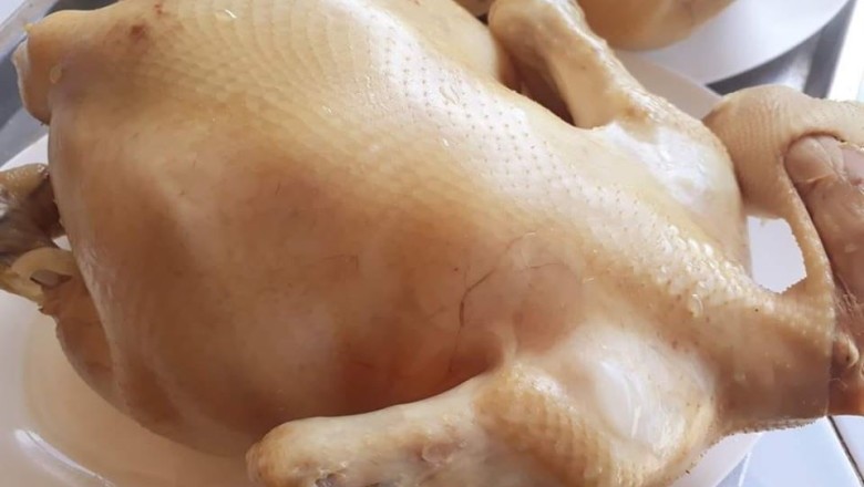 วิธีต้มไก่ไหว้ให้สุกทั่ว และหนังไม่ลอก