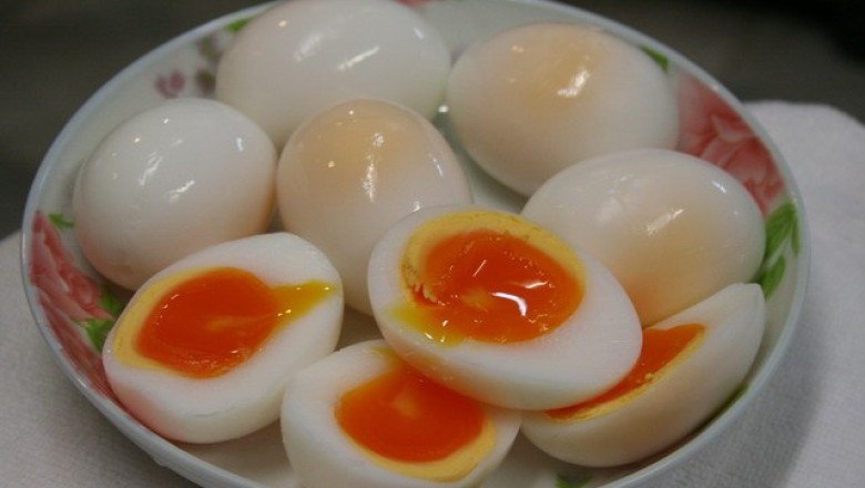 ปอกเปลือกไข่ต้มง่าย ๆ