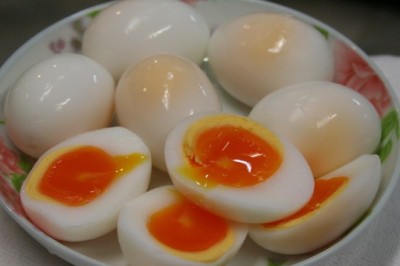 ปอกเปลือกไข่ต้มง่าย ๆ